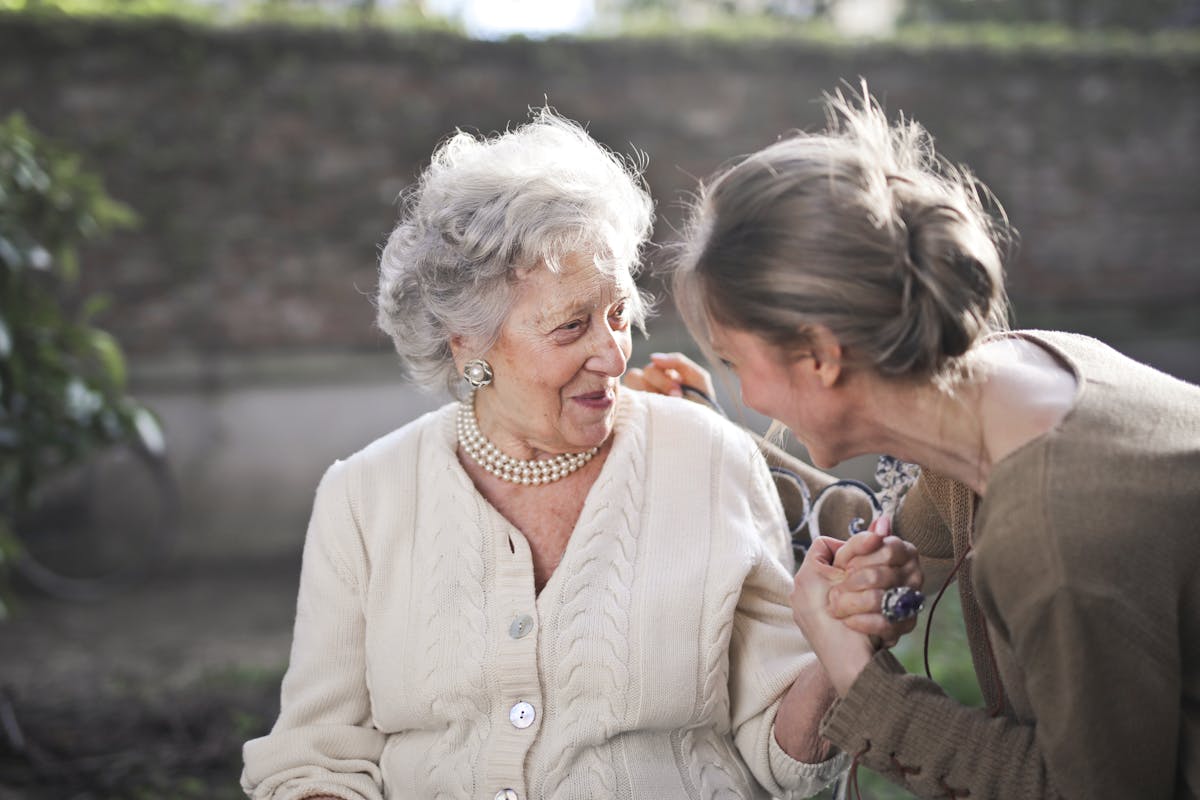 Caring for Elderly Loved Ones With Terminal Illness at Home